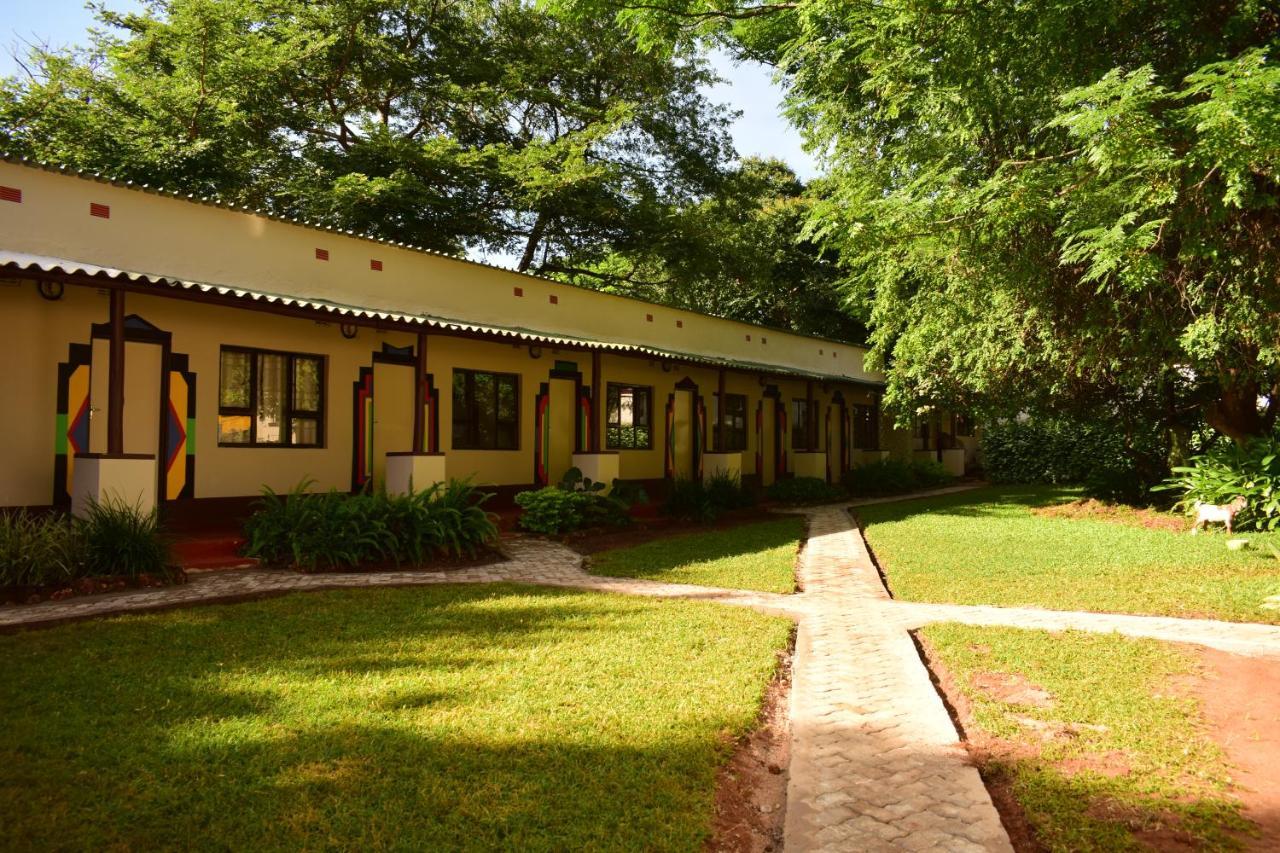 Shoestrings Backpackers Lodge Vic Falls Victoria Falls Eksteriør billede