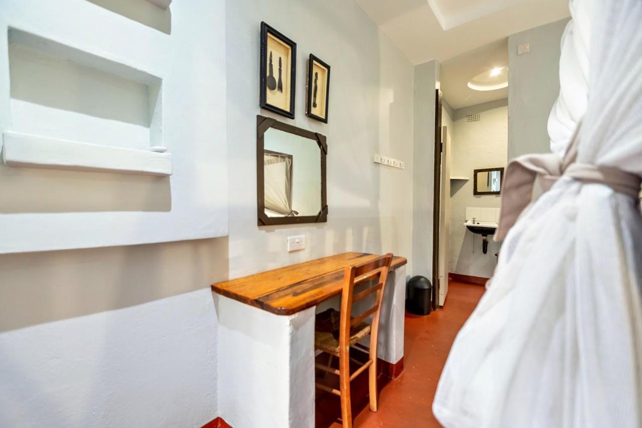 Shoestrings Backpackers Lodge Vic Falls Victoria Falls Eksteriør billede