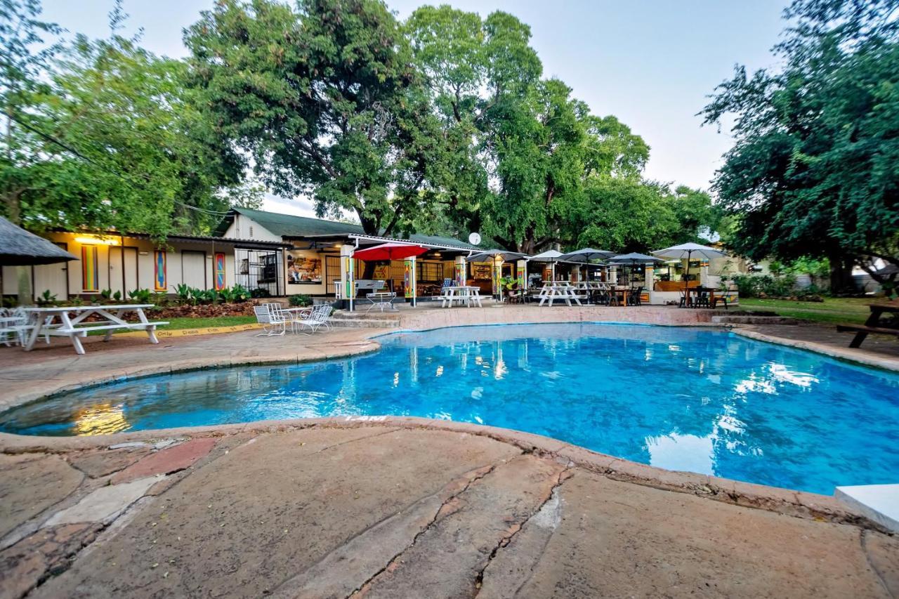 Shoestrings Backpackers Lodge Vic Falls Victoria Falls Eksteriør billede