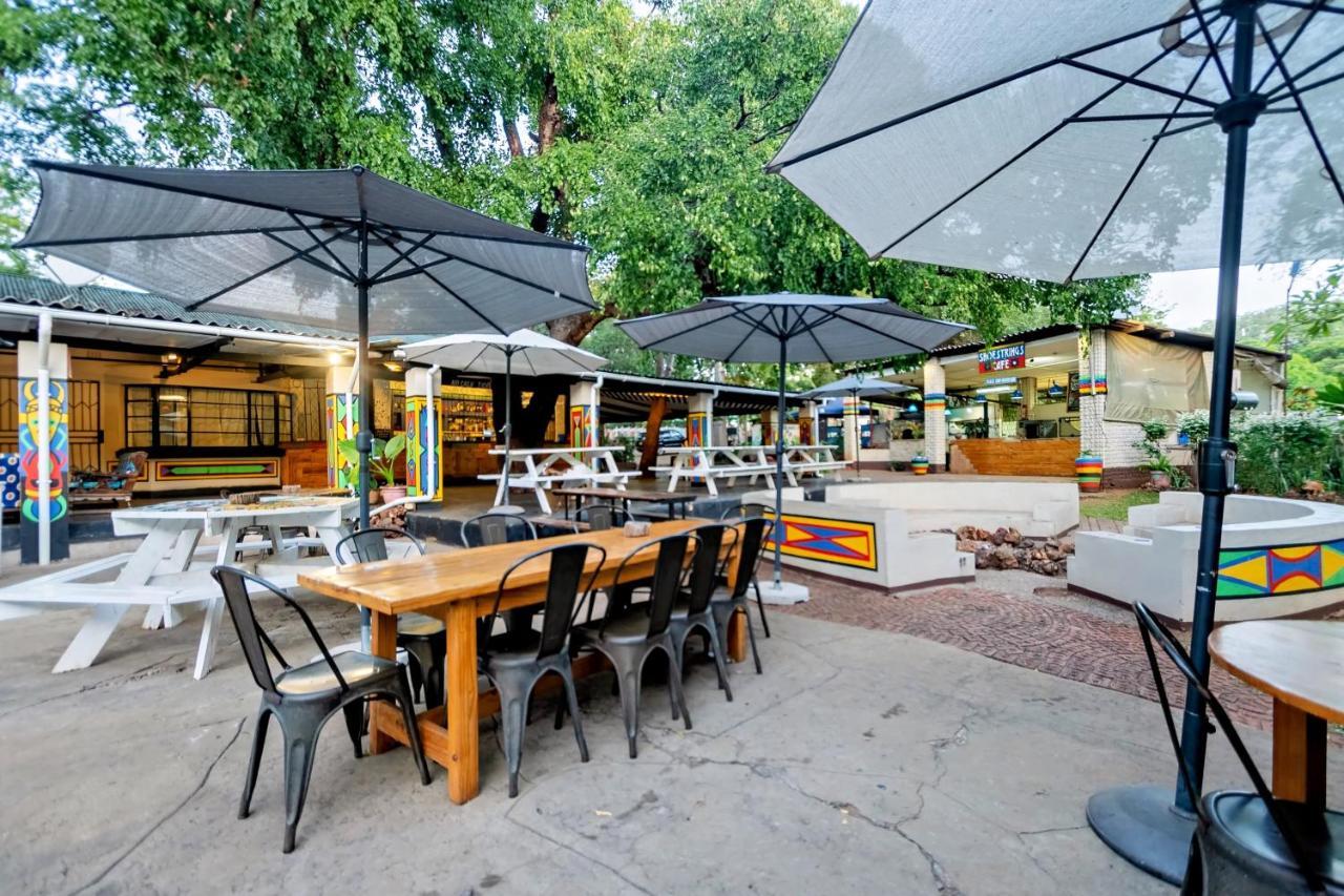 Shoestrings Backpackers Lodge Vic Falls Victoria Falls Eksteriør billede