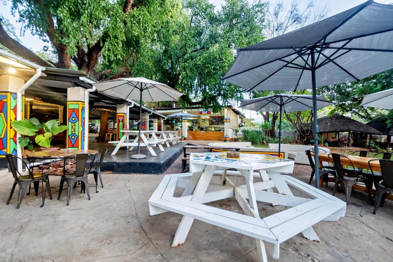 Shoestrings Backpackers Lodge Vic Falls Victoria Falls Eksteriør billede