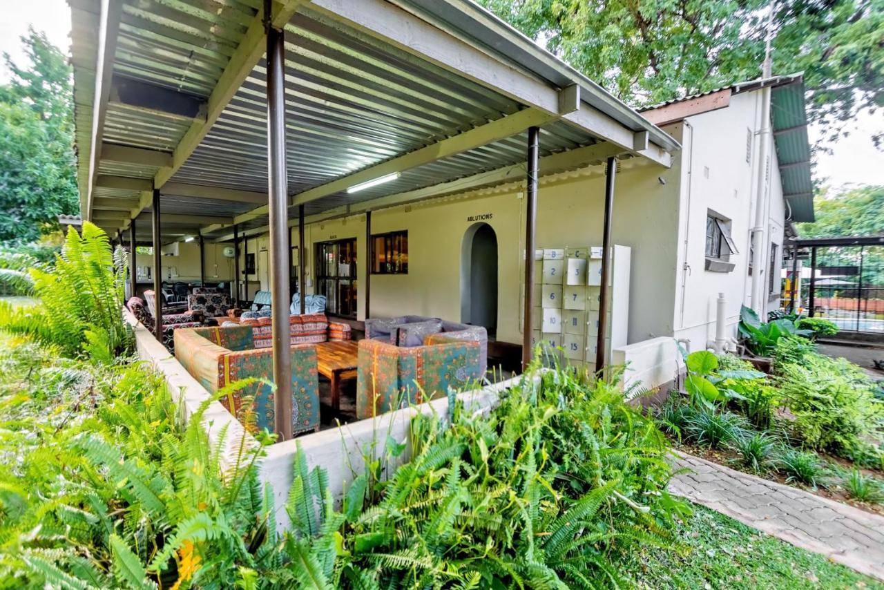 Shoestrings Backpackers Lodge Vic Falls Victoria Falls Eksteriør billede