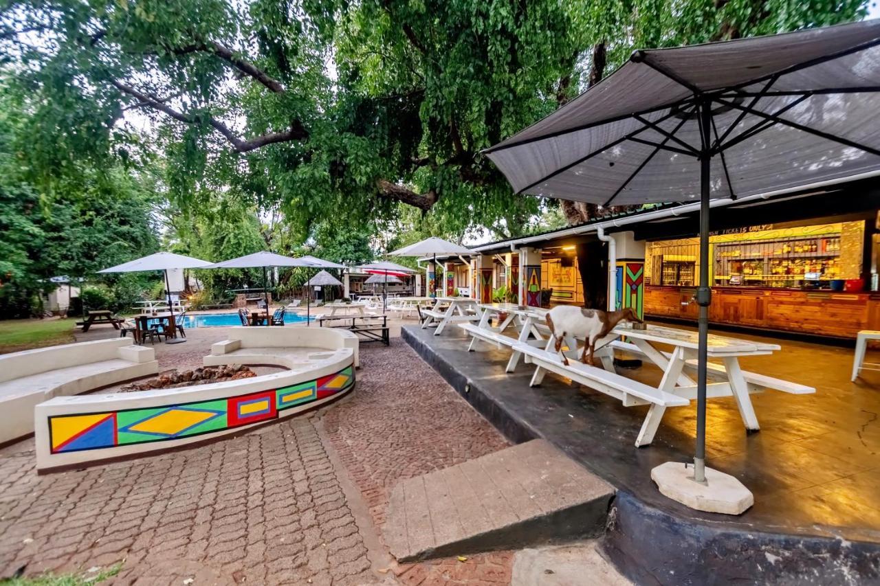 Shoestrings Backpackers Lodge Vic Falls Victoria Falls Eksteriør billede