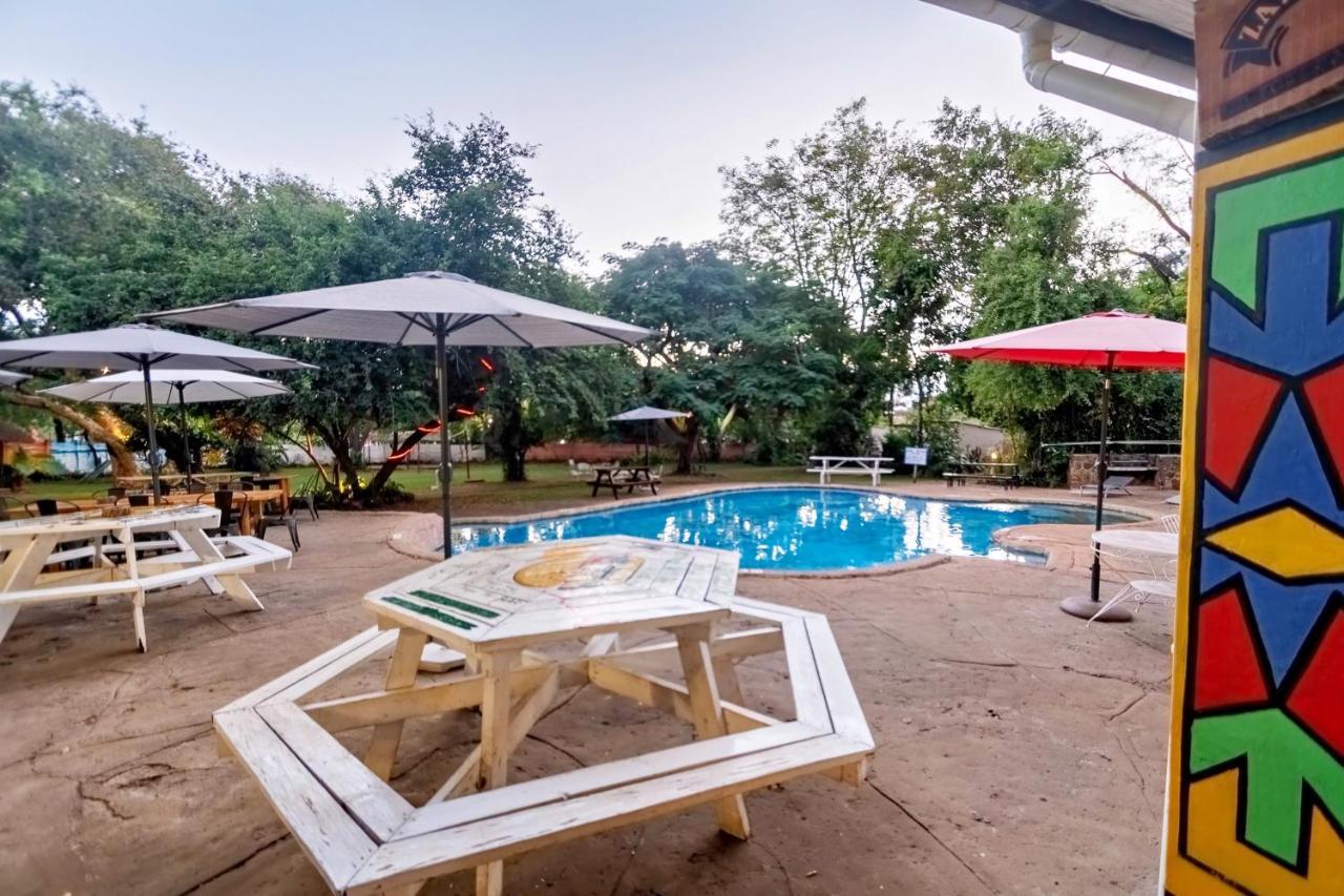 Shoestrings Backpackers Lodge Vic Falls Victoria Falls Eksteriør billede